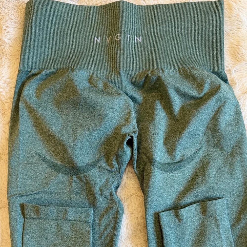 NVGTN contour legging in color emerald green size M